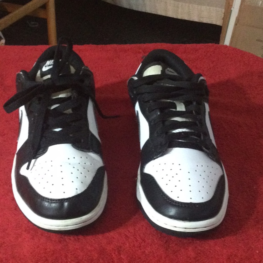 Men's Black & White Low-Top Sneakers